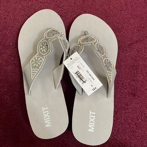 NWT Mixit flip flops